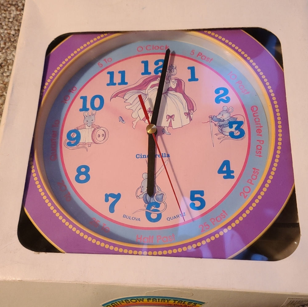 Vintage 1980's Cinderella rainbow fairy tales cloc
